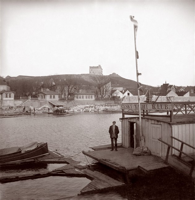 Èeský Yacht klub na snímku kolem roku 1896