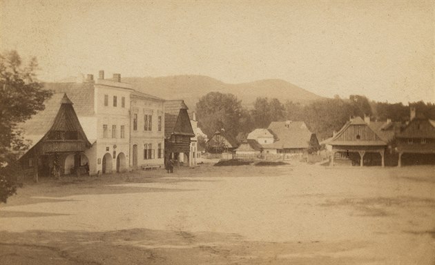 Námìstí v Rožnovì pod Radhoštìm kolem roku 1869.