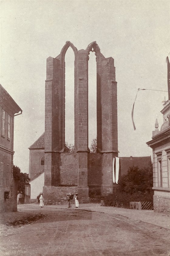 Torzo kláštera v Benešovì kolem roku 1905