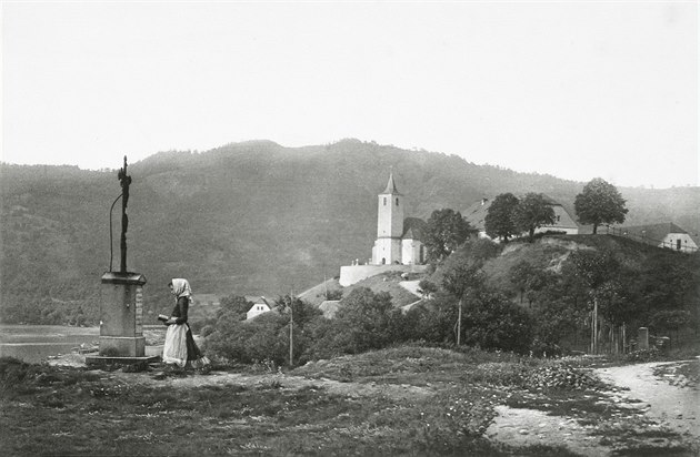 Pohled na Valtíøov nedaleko Ústí nad Labem. Kolem roku 1905. Autorem snímku je...