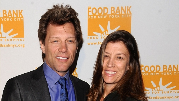 Jon Bon Jovi s manželkou (2011)