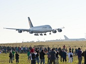 Airbus A380 poprvé pøistává v Praze