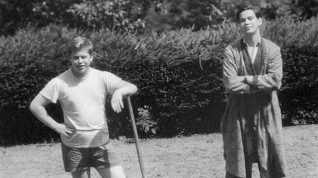Václav Havel s pøítelem Jiøím Paukertem - Kubìnou (1955)