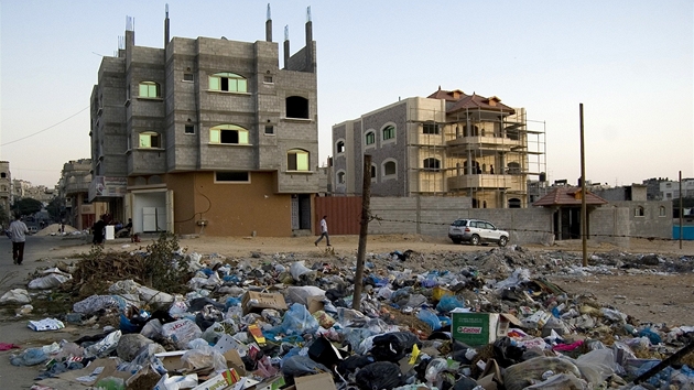 Šílený nepoøádek, odpadky a zbytky, i tak vypadají ulice ve mìstì Gaza.