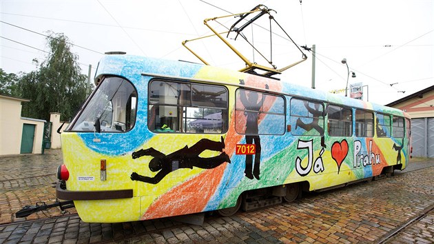 Já miluji Prahu. V soutìži Namalujte svou tramvaj vyhrál tento návrh studentù ...