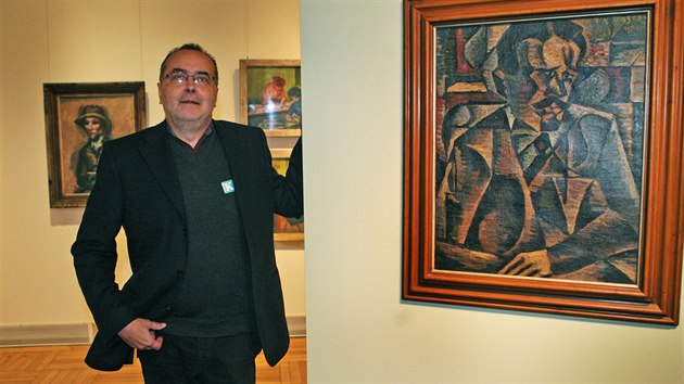 Známý historik umìní a jeden z kurátorù ostravské výstavy Karel Srp sotjí u...