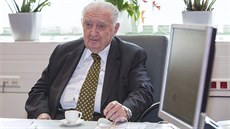 Novì zvolený senátor František Èuba odpovídá na on - line dotazy ètenáøù...