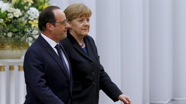 François Hollande a Angela Merkelová pøed zahájením summitu (11. února)