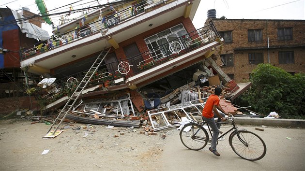 Záchranné práce v Nepálu pokraèují. Zemìtøesení podle OSN postihlo až osm...