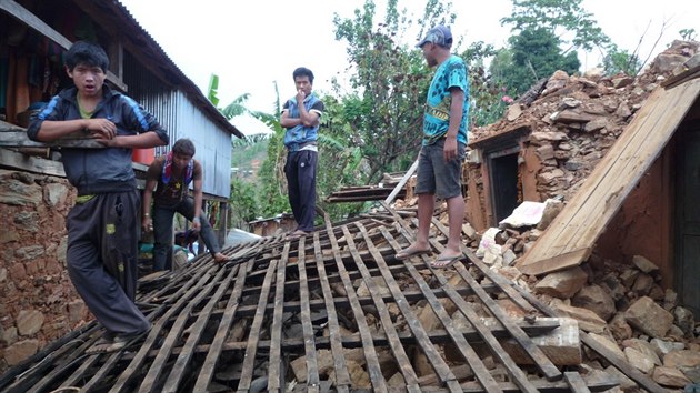 Nepálský distrikt Gorka sèítá škody po nièivém zemìtøesení (kvìten 2015)