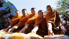 U svatynì se sešli i buddhistiètí mniši (19. srpna 2015)