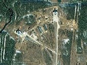 Startovací plocha 43 na kosmodromu Pleseck na mapì Google Earth.  Nahoøe je...
