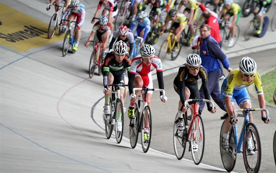 Momentka ze závodu 500+1 kolo na brnìnském velodromu.