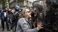 Støet policie s demonstranty v Lyonu (28. dubna 2016)