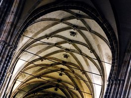 Stavba trojlodní gotické katedrály byla zahájena v roce 1344. Dokonèena byla až roku 1929 k tehdy pøedpokládanému tisíciletému výroèí úmrtí svatého Václava, zakladatele pùvodního kostela.