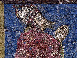 Mozaika zobrazující Karla IV. nad Zlatou branou katedrály sv. Víta, Václava a Vojtìcha.