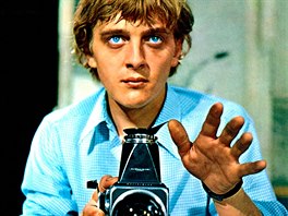 Fotograf Thomas (David Hemmings) ze Zvìtšeniny režiséra Michela Antonioniho...