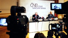 Guvernér ÈNB Jiøí Rusnok vysvìtlil na tiskové konferenci bankovní rady ukonèení...