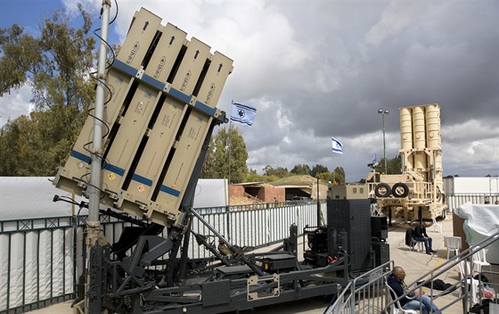 Izraelský protiraketový obranný systém zvaný Davidùv prak, který vyvinul ve...