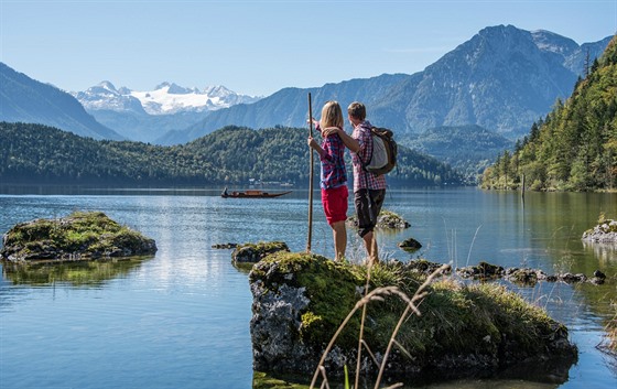 Krásné hory a romantická jezera. V Horním Rakousku se líbí sportovcùm i...