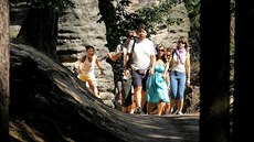 Turisté v Prachovských skalách v Èeském ráji