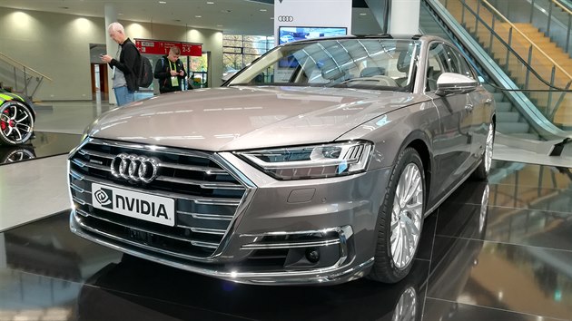 Audi A8 je první vozidlo, které nabídne autonomní øízení tøetí úrovnì. Jednotku...