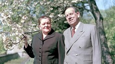Marie Zápotocká s manželem Antonínem pøi procházce v zahradách Pražského hradu....