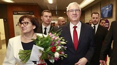 Neúspìšný prezidentský kandidát Jiøí Drahoš s manželkou Evou