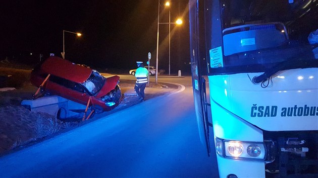 Srážka autobusu a osobního auta v plzeòské èásti Køimice skonèila zranìním...