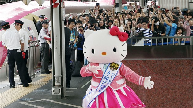 V sobotu zaèal v západním Japonsku jezdit vlak ve stylu Hello Kitty. Na trati bude tøi mìsíce. (30. èerven 2018)