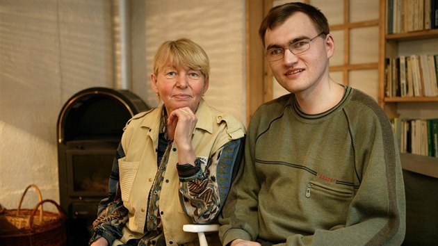 Michal Budínský se svojí matkou, na snímku z roku 2005.