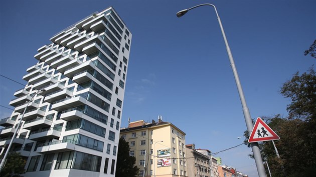 Pùvodnì mìl mít mrakodrap u brnìnského parku Lužánky výšku 80 metrù. Z toho už developer slevil, novou podobu však ukázat nechce.