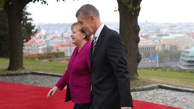 Premiér Andrej Babiš pøivítal v pražské Kramáøovì vile nìmeckou kancléøku Angelu Merkelovou. (26. øíjna 2018)