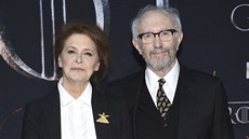 Kate Fahyová a Jonathan Pryce na premiéøe závìreèné øady seriálu Hra o trùny...