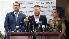Tisková konference SPD pøed jednáním Poslanecké snìmovny, na snímku zleva...