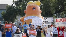 Lidé v americkém Daytonu  protestují proti pøíletu prezidenta Trumpa (7. 8....