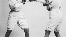 Jednìmi z prùkopnic ženského boxu byly na zaèátku dvacátého století napøíklad...