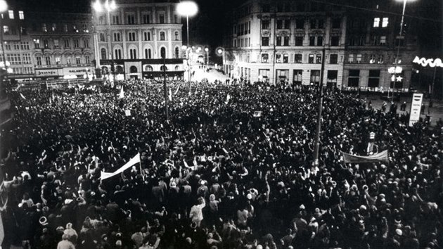 Stávkujícím se povedlo zabrat námìstí Svobody hned v pondìlí 20. listopadu.