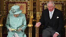Britská královna Alžbìta II. zahájila nové zasedací období parlamentu. Vpravo...