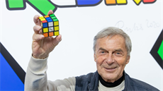 Pøed 45 lety si dal maïarský vynálezce Ernõ Rubik patentovat svùj mechanický...