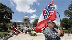 Americký stát Mississippi odstraní ze své vlajky znak Konfederace jako symbol...
