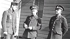 Èeskoslovenští letci po pøíjezdu do Velké Británie v èervenci 1940. Budoucí...