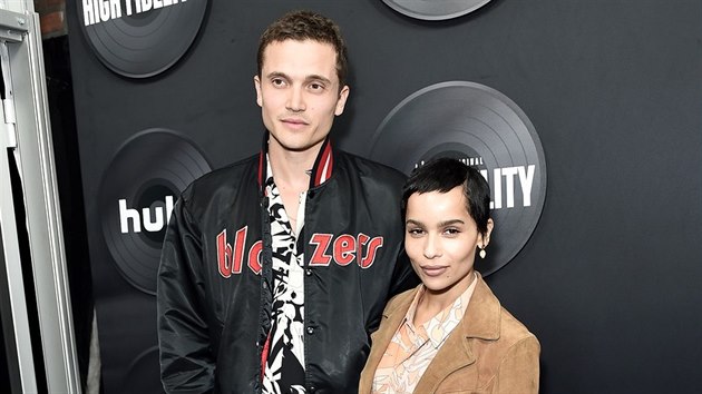 Karl Glusman a Zoë Kravitzová (New York, 13. února 2020)