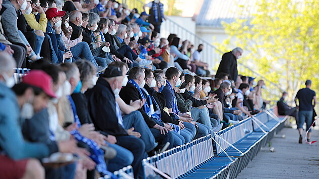 Diváci na Androvì stadionu v Olomouci sledují duel se Slavií.