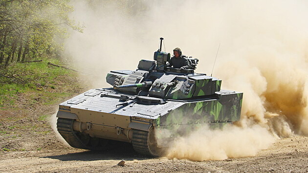Zkoušky nabízených bojových vozidel pìchoty (BVP). Na snímku CV90