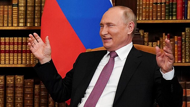 Prezident Ruska Vladimir Putin v Ženevì na schùzce s prezidentem USA Joem Bidenem (16. èervna 2021)