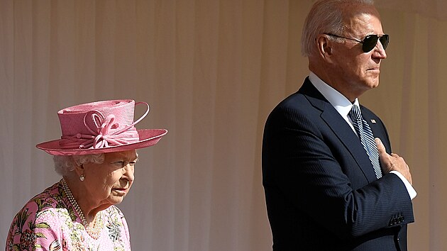 Britská královna Alžbìta II. a americký prezident Joe Biden (Windsor, 13. èervna 2021)
