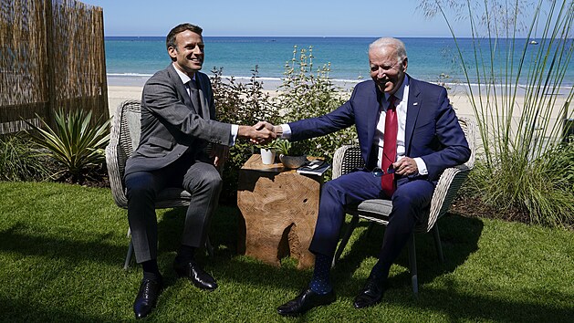 Emmanuel Macron a Joe Biden na summitu G7 (12. èervna 2021)
