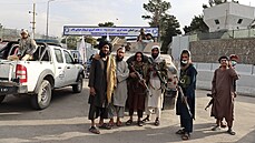 Z Afghánistánu odletìli poslední ameriètí vojáci. Letištì v Kábulu už plnì...