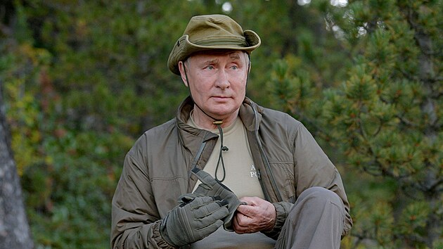 Kreml zveøejnil fotografie z dovolené prezidenta Vladimira Putina, bìhem samoizolace po kontaktu s nakaženým koronavirem strávil nìkolik dní v pøírodì na Sibiøi. (26. záøí 2021)